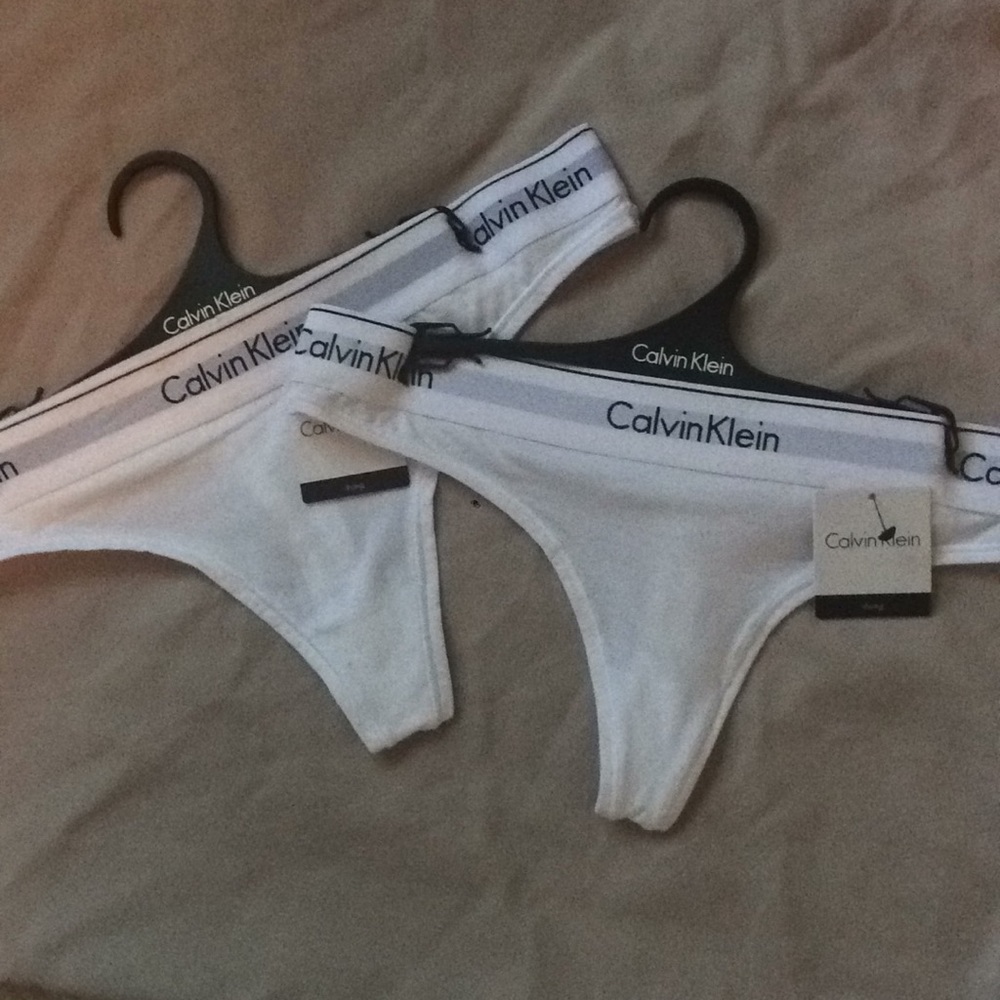 NWT !! WHITE CALVIN KLEIN THONG PANTIES ❤️